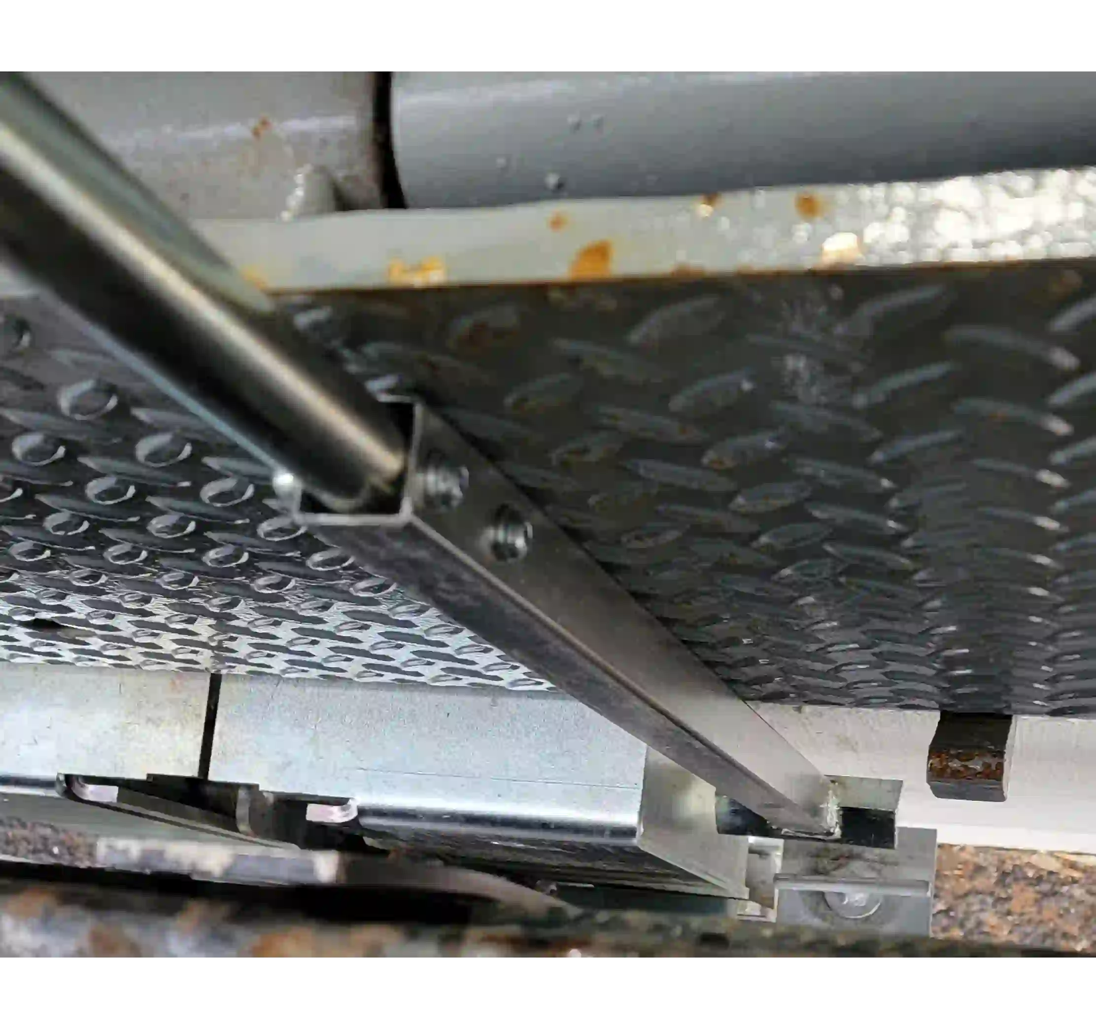 Sistema sencillo de enganche y liberación con operación intuitiva